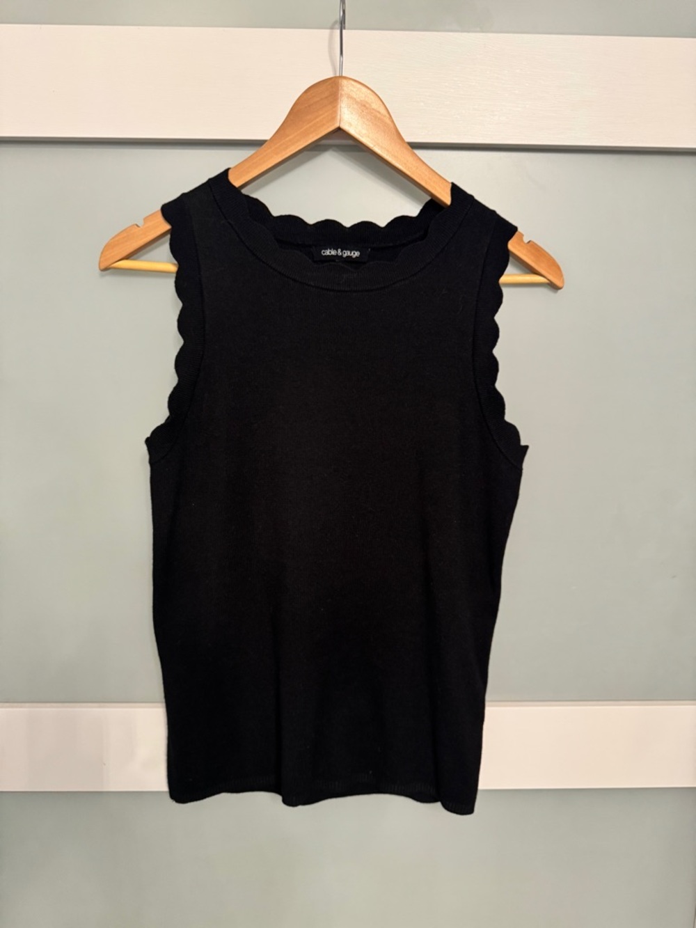 Cable & Gauge Black Scalloped Trim Knit Tank